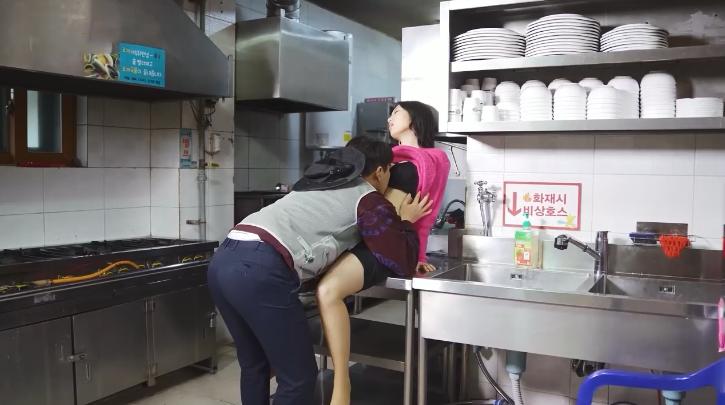 sex gái khoe vú Để bảo vệ con trai khỏi những kẻ bắt nạt, người mẹ thương con đành…